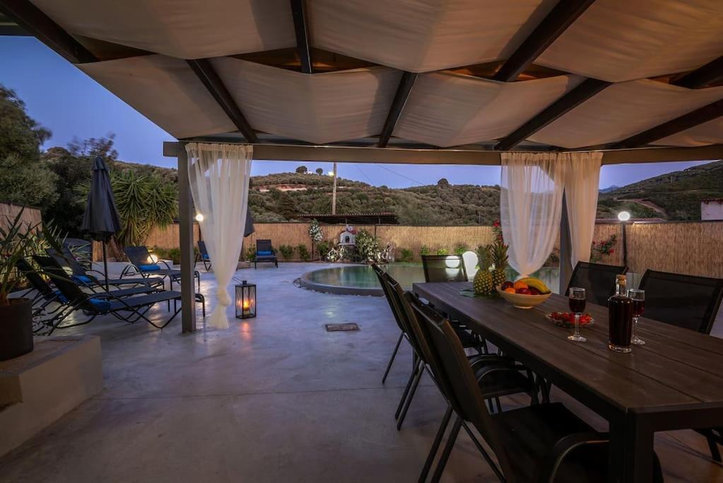Villa Casa Del Miele, private pool, BBQ, mountain view. Alikianos Esterno foto
