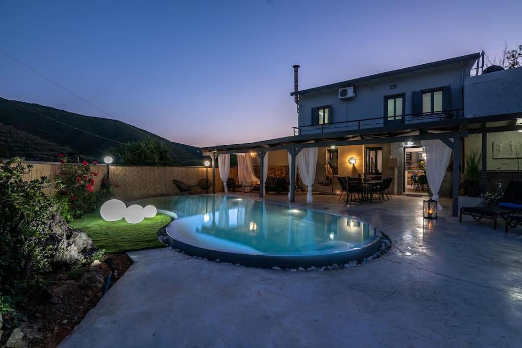 Villa Casa Del Miele, private pool, BBQ, mountain view. Alikianos Esterno foto