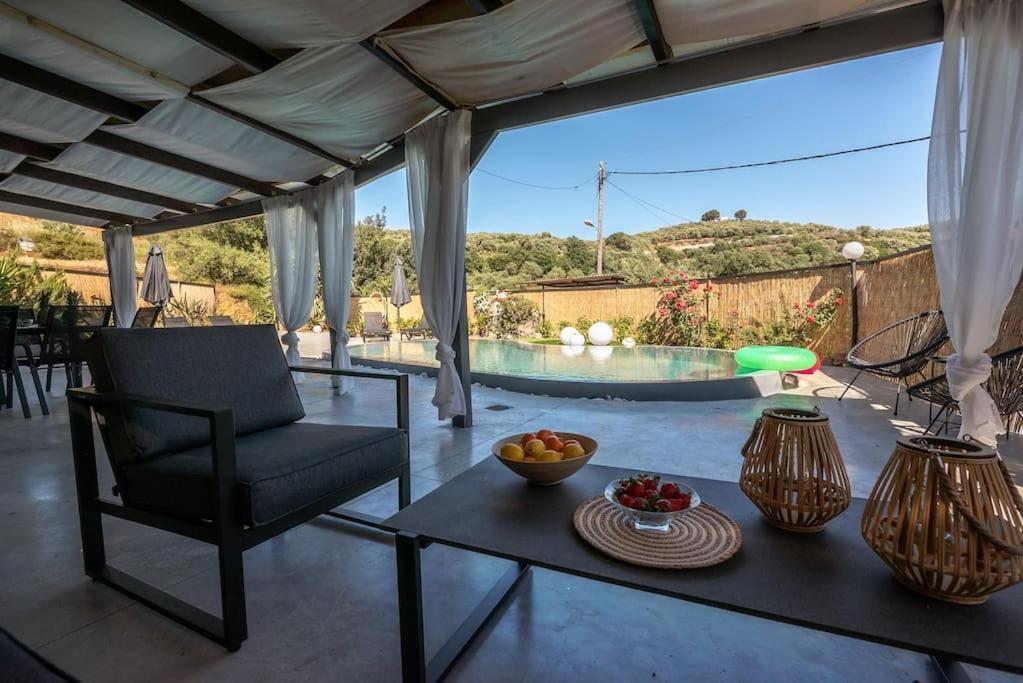 Villa Casa Del Miele, private pool, BBQ, mountain view. Alikianos Esterno foto