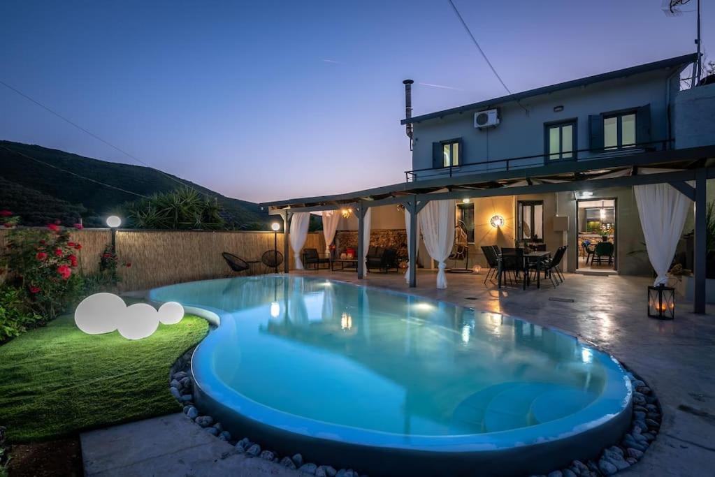 Villa Casa Del Miele, private pool, BBQ, mountain view. Alikianos Esterno foto